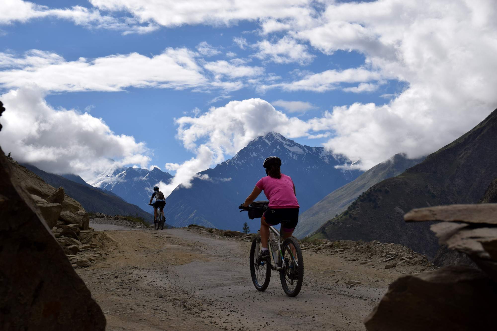 cycling Leh to The Khardung La Pass