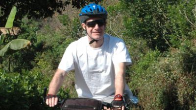 Ian McIntosh Cycling on the  tour with redspokes