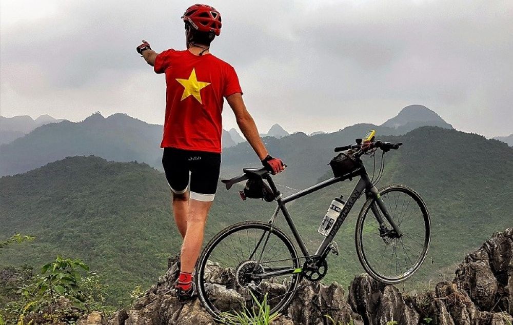 Cycle e-bike tours on the Vietnam N.E cycling tour